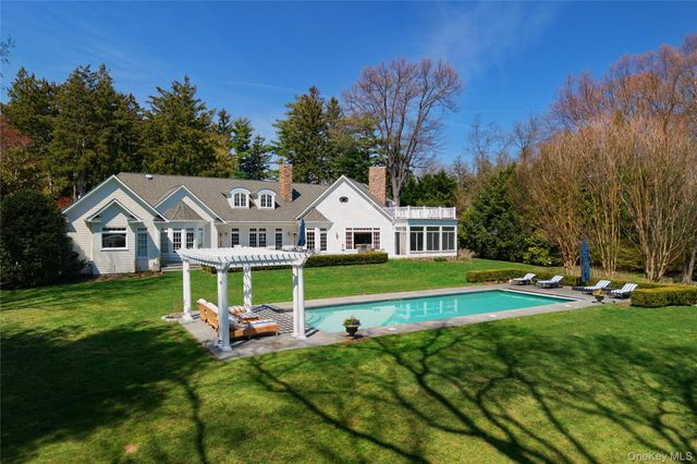 17 Hilldale Lane, Sands Point, NY 11050