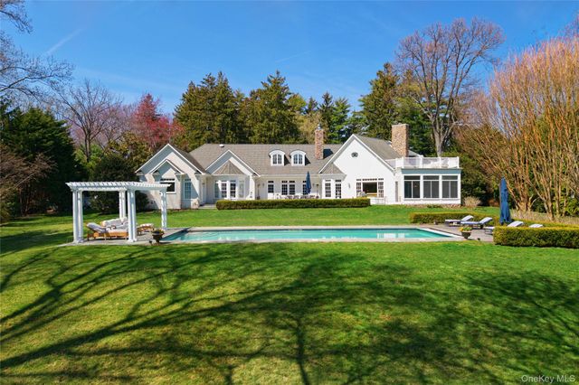 17 Hilldale Lane, Sands Point, NY 11050