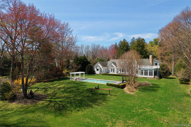 17 Hilldale Lane, Sands Point, NY 11050