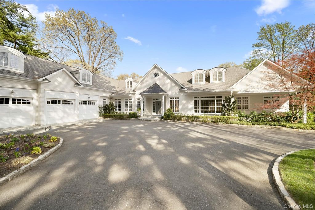17 Hilldale Lane, Sands Point, NY 11050