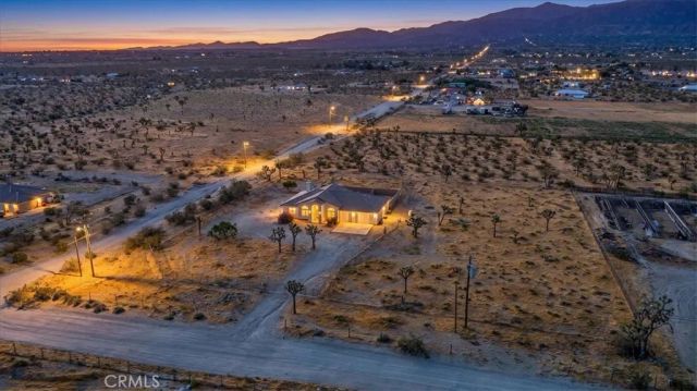 1485 La Mesa, Phelan, CA 92371
