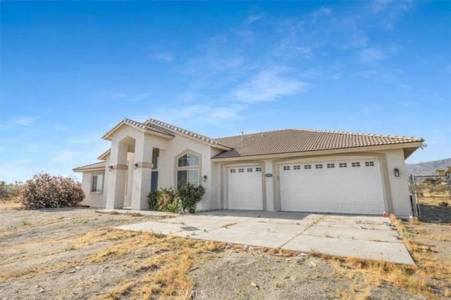 1485 La Mesa, Phelan, CA 92371