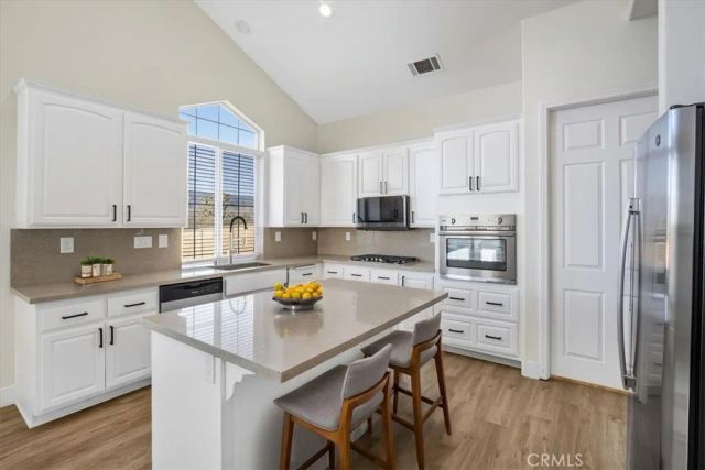 1485 La Mesa, Phelan, CA 92371
