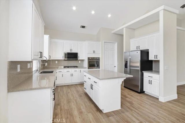 1485 La Mesa, Phelan, CA 92371