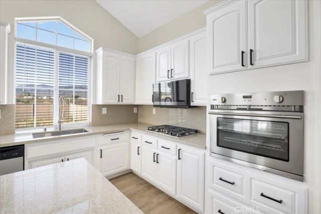 1485 La Mesa, Phelan, CA 92371
