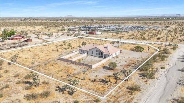 1485 La Mesa, Phelan, CA 92371