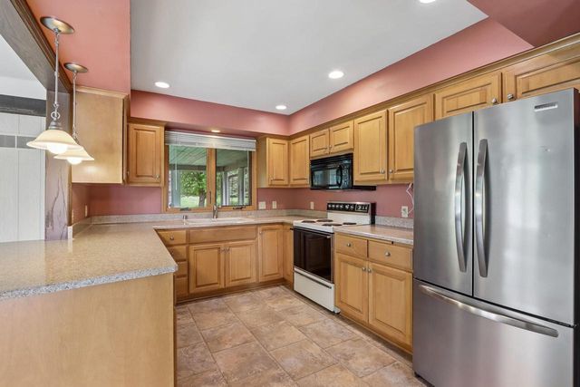 N71W30583 Mary Hill DRIVE, Hartland, WI 53029