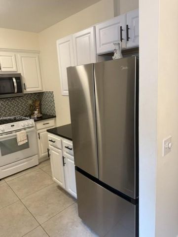 2016 NE 14th Ct 2, Fort Lauderdale, FL 33304