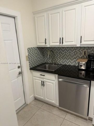 2016 NE 14th Ct 2, Fort Lauderdale, FL 33304