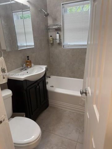 2016 NE 14th Ct 2, Fort Lauderdale, FL 33304