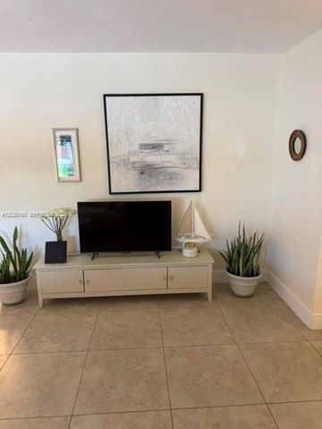 2016 NE 14th Ct 2, Fort Lauderdale, FL 33304