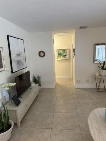 2016 NE 14th Ct 2, Fort Lauderdale, FL 33304