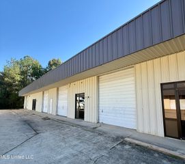 5738 W Highway 80, Jackson, MS 39209