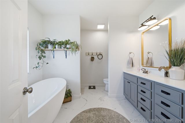 12729 Woodview Court, Oologah, OK 74053