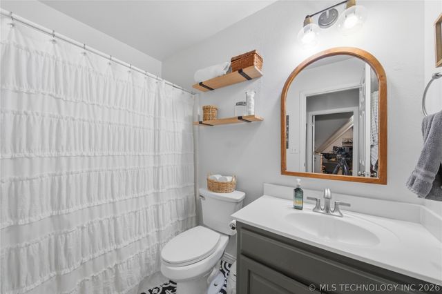 12729 Woodview Court, Oologah, OK 74053