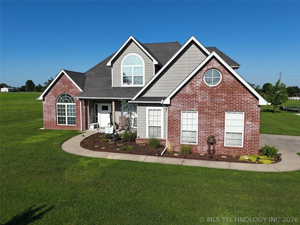 12729 Woodview Court, Oologah, OK 74053