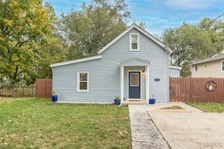 210 Reservoir Avenue, St Charles, MO 63301