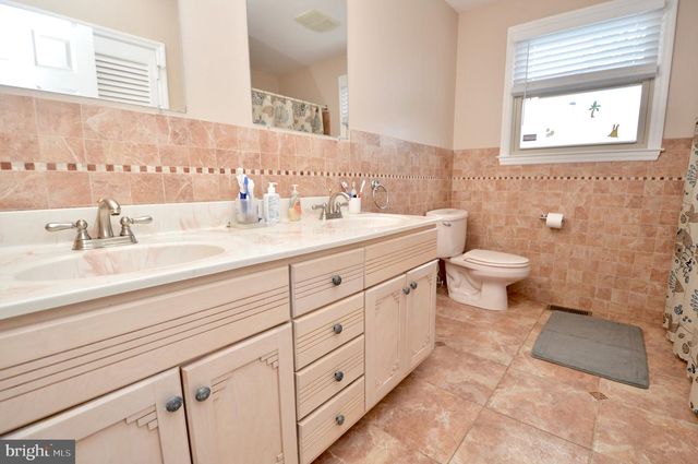 200 CHARLANN CIR, Cherry Hill, NJ 08003