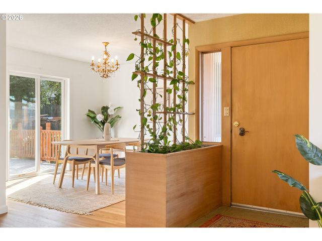 15910 Se OATFIELD Rd, Milwaukie, OR 97267