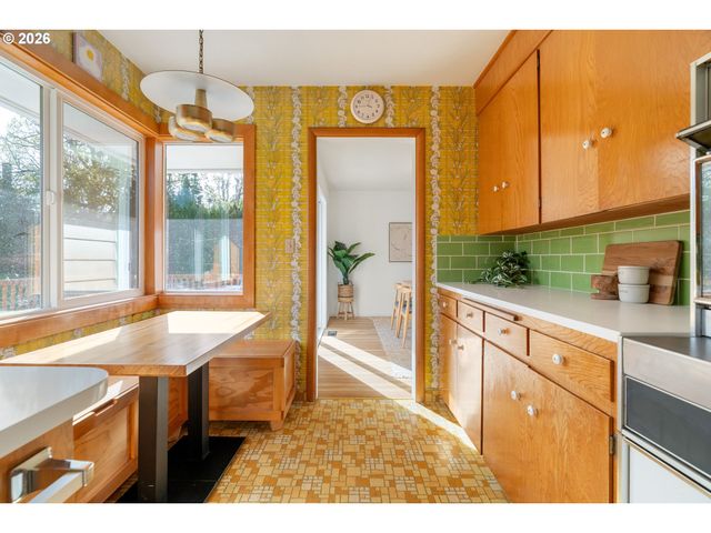 15910 Se OATFIELD Rd, Milwaukie, OR 97267