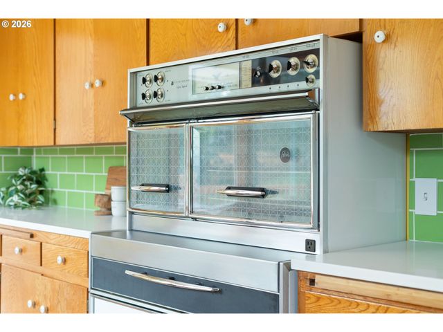 15910 Se OATFIELD Rd, Milwaukie, OR 97267