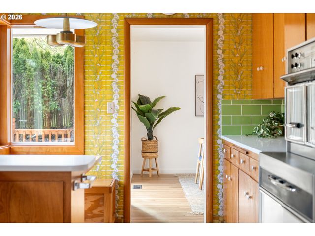 15910 Se OATFIELD Rd, Milwaukie, OR 97267