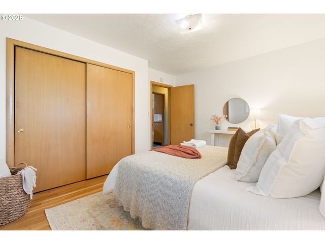 15910 Se OATFIELD Rd, Milwaukie, OR 97267