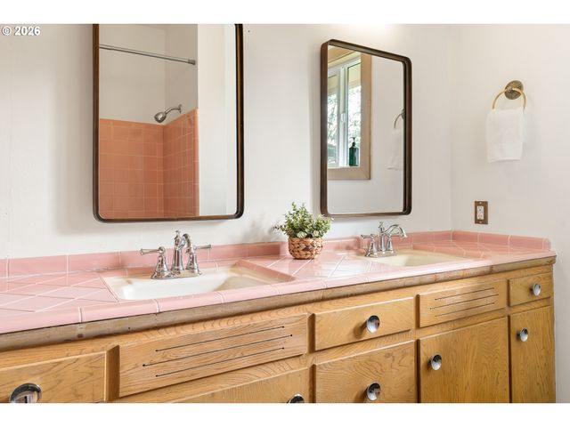 15910 Se OATFIELD Rd, Milwaukie, OR 97267