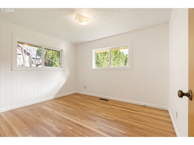 15910 Se OATFIELD Rd, Milwaukie, OR 97267