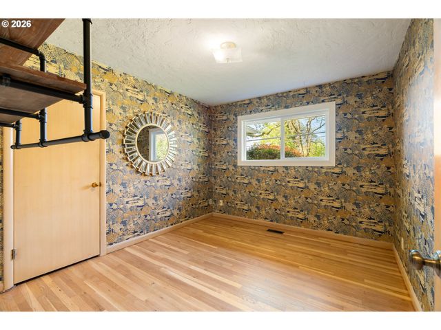 15910 Se OATFIELD Rd, Milwaukie, OR 97267