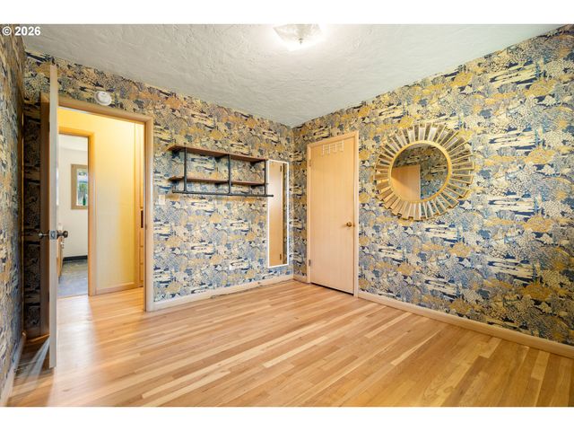 15910 Se OATFIELD Rd, Milwaukie, OR 97267