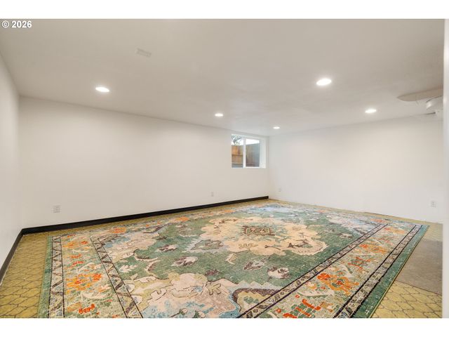 15910 Se OATFIELD Rd, Milwaukie, OR 97267