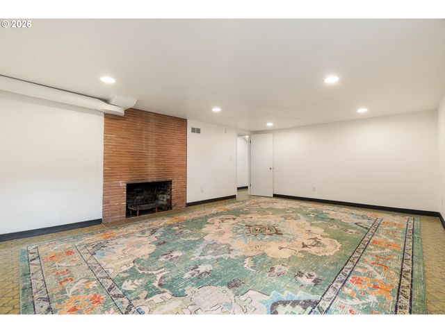 15910 Se OATFIELD Rd, Milwaukie, OR 97267