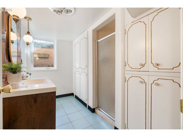 15910 Se OATFIELD Rd, Milwaukie, OR 97267