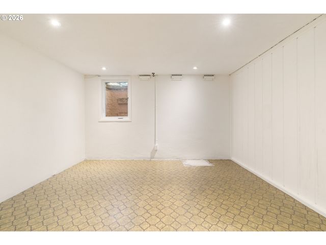 15910 Se OATFIELD Rd, Milwaukie, OR 97267