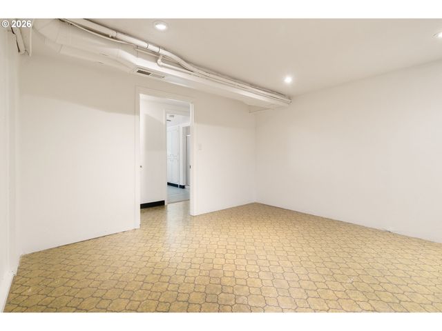 15910 Se OATFIELD Rd, Milwaukie, OR 97267