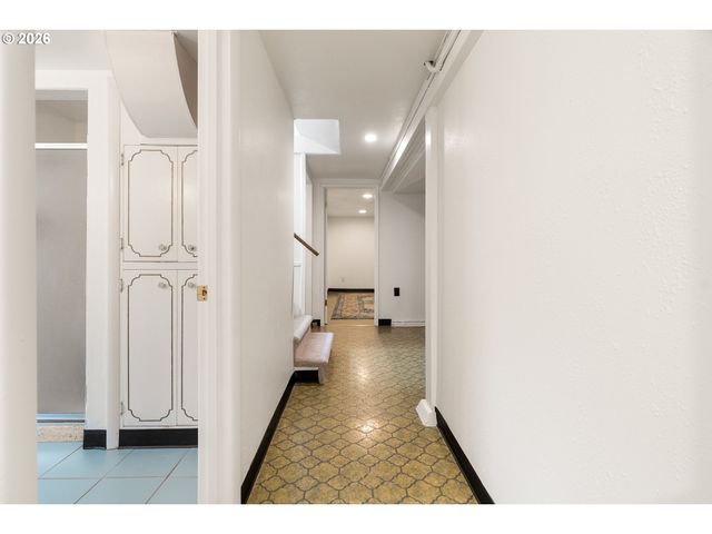 15910 Se OATFIELD Rd, Milwaukie, OR 97267