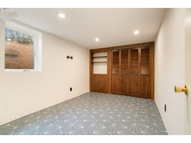 15910 Se OATFIELD Rd, Milwaukie, OR 97267