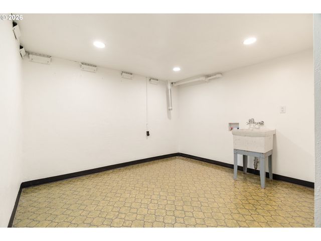 15910 Se OATFIELD Rd, Milwaukie, OR 97267