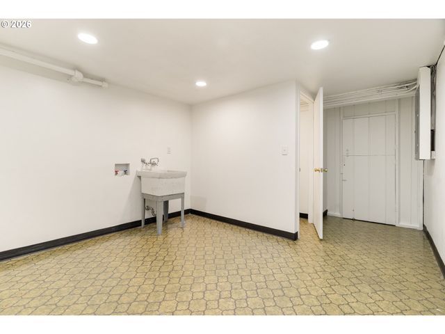 15910 Se OATFIELD Rd, Milwaukie, OR 97267