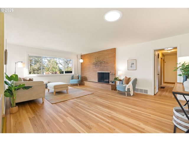 15910 Se OATFIELD Rd, Milwaukie, OR 97267