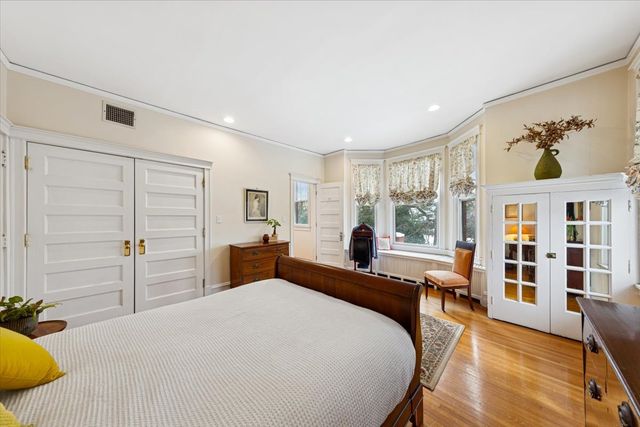 1235 Ridge Avenue, Evanston, IL 60202