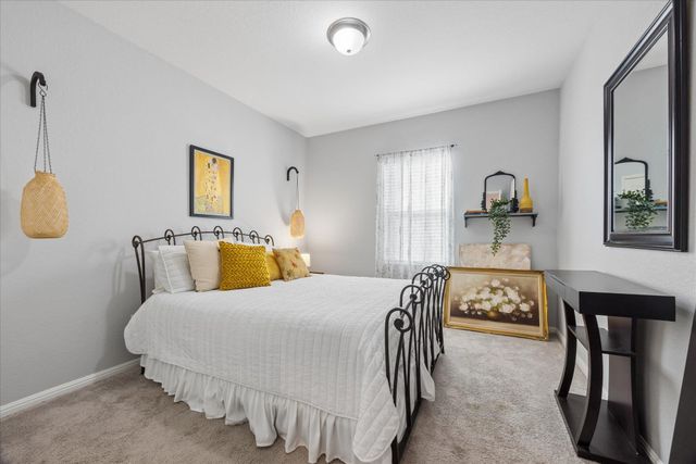 114 Gemsbok RD, Hutto, TX 78634