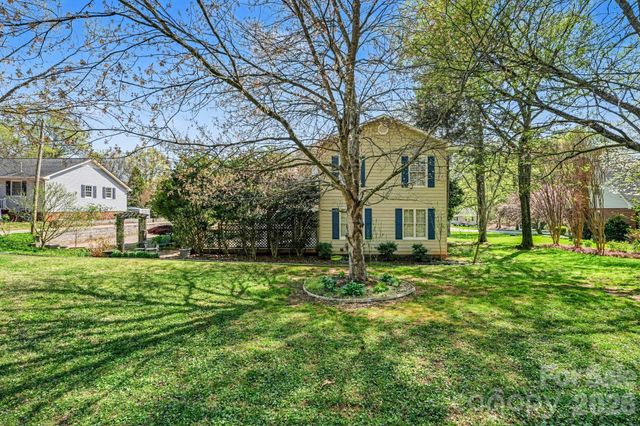 140 Eastwood Drive, Statesville, NC 28625