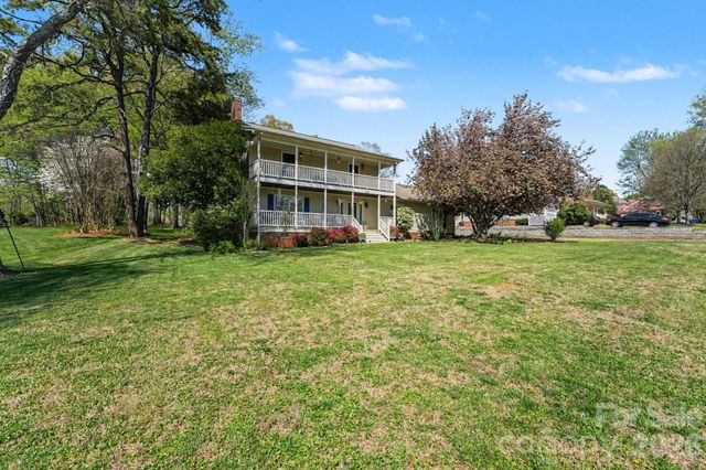 140 Eastwood Drive, Statesville, NC 28625