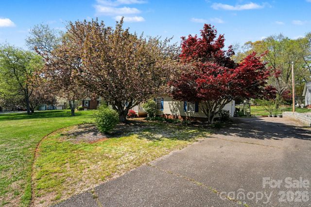 140 Eastwood Drive, Statesville, NC 28625