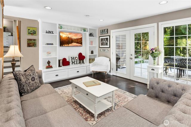 860 Valley View Place SW, Issaquah, WA 98027