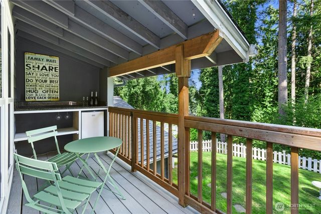 860 Valley View Place SW, Issaquah, WA 98027