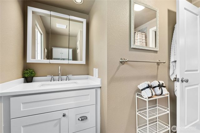 860 Valley View Place SW, Issaquah, WA 98027