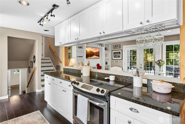 860 Valley View Place SW, Issaquah, WA 98027